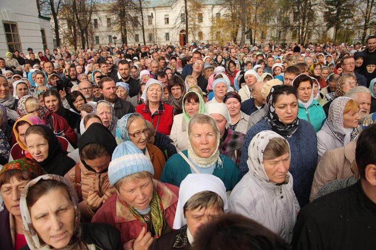 В день празднования перенесения мощей святого праведного Симеона Верхотурского Преосвященные архипастыри совершили Божественную литургию в Крестовоздвиженском соборе Верхотурья