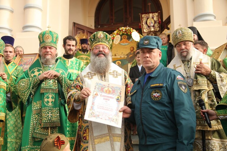 В день празднования перенесения мощей святого праведного Симеона Верхотурского Преосвященные архипастыри совершили Божественную литургию в Крестовоздвиженском соборе Верхотурья