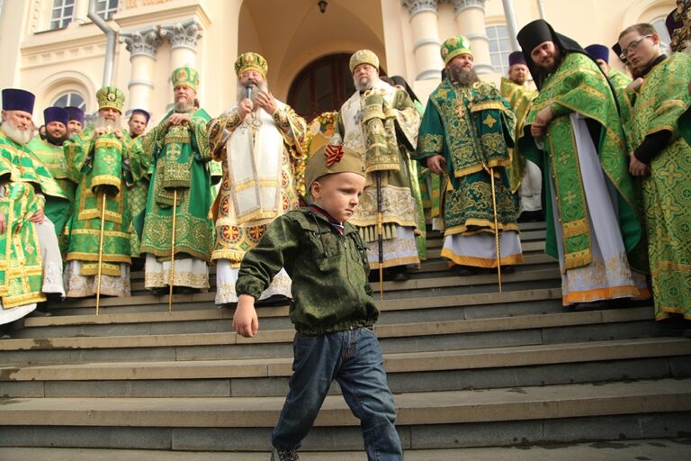 В день празднования перенесения мощей святого праведного Симеона Верхотурского Преосвященные архипастыри совершили Божественную литургию в Крестовоздвиженском соборе Верхотурья