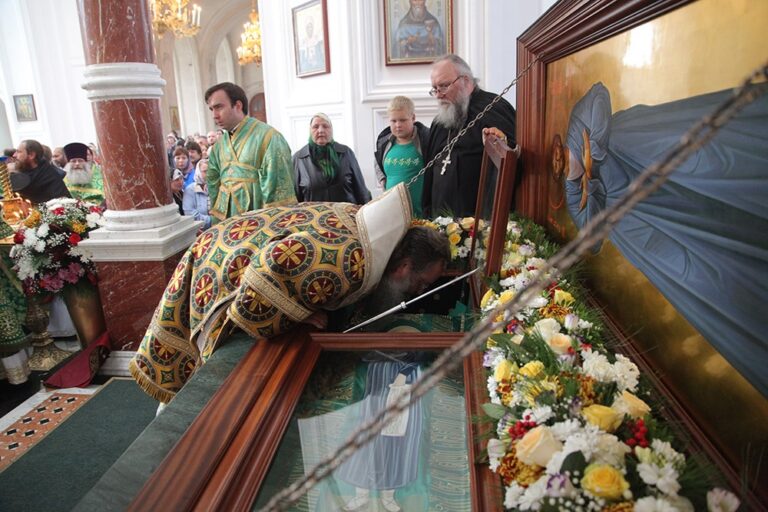 В день празднования перенесения мощей святого праведного Симеона Верхотурского Преосвященные архипастыри совершили Божественную литургию в Крестовоздвиженском соборе Верхотурья