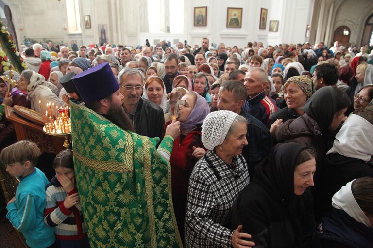 В день празднования перенесения мощей святого праведного Симеона Верхотурского Преосвященные архипастыри совершили Божественную литургию в Крестовоздвиженском соборе Верхотурья