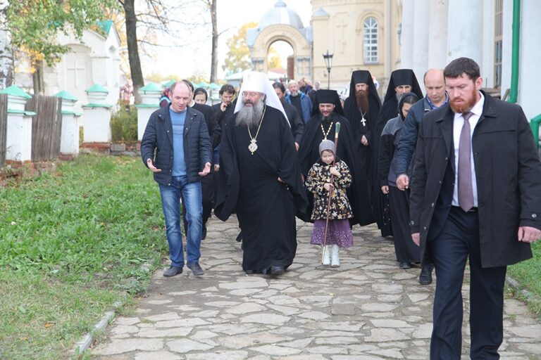 В день празднования перенесения мощей святого праведного Симеона Верхотурского Преосвященные архипастыри совершили Божественную литургию в Крестовоздвиженском соборе Верхотурья