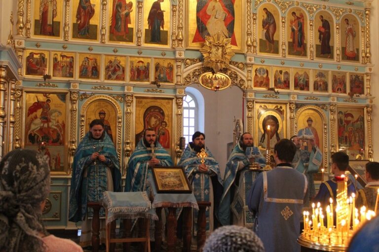 Престольный праздник отметили в Введенском Архиерейском подворье Верхних Серёг