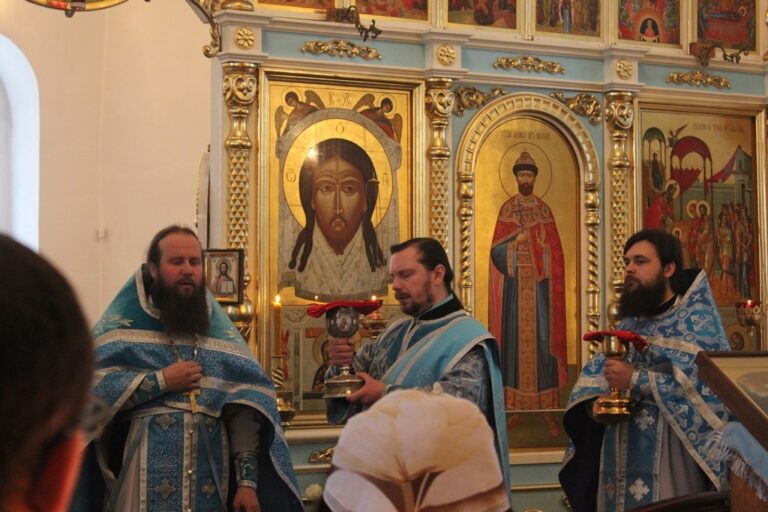 Престольный праздник отметили в Введенском Архиерейском подворье Верхних Серёг