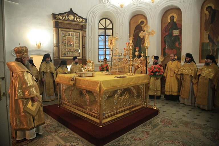 Митрополит Кирилл совершил Божественную литургию в Свято-Николаевском Верхотурском мужском монастыре