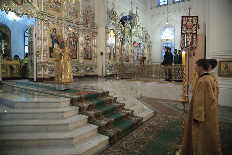 Митрополит Кирилл совершил Божественную литургию в Свято-Николаевском Верхотурском мужском монастыре
