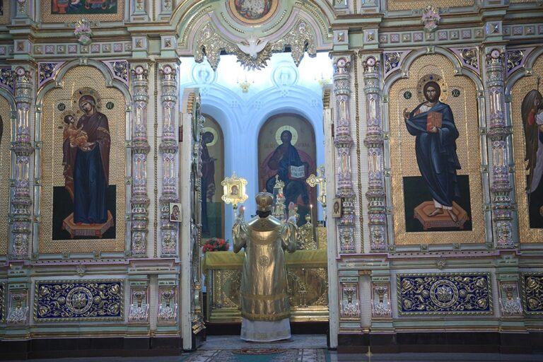 Митрополит Кирилл совершил Божественную литургию в Свято-Николаевском Верхотурском мужском монастыре