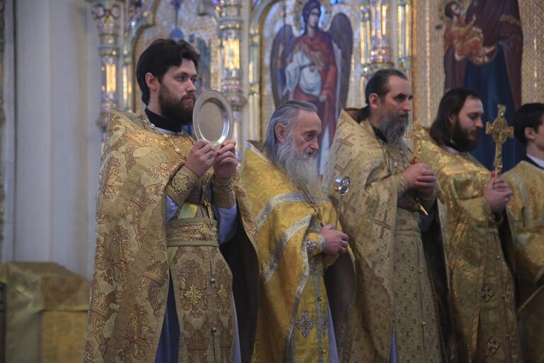 Митрополит Кирилл совершил Божественную литургию в Свято-Николаевском Верхотурском мужском монастыре