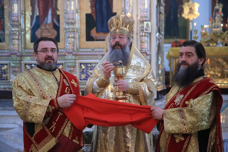 Митрополит Кирилл совершил Божественную литургию в Свято-Николаевском Верхотурском мужском монастыре
