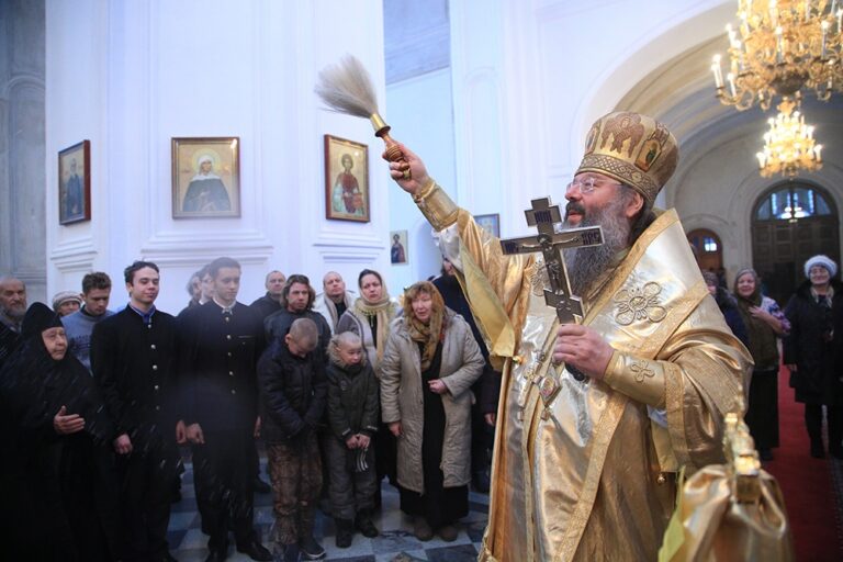 Митрополит Кирилл совершил Божественную литургию в Свято-Николаевском Верхотурском мужском монастыре