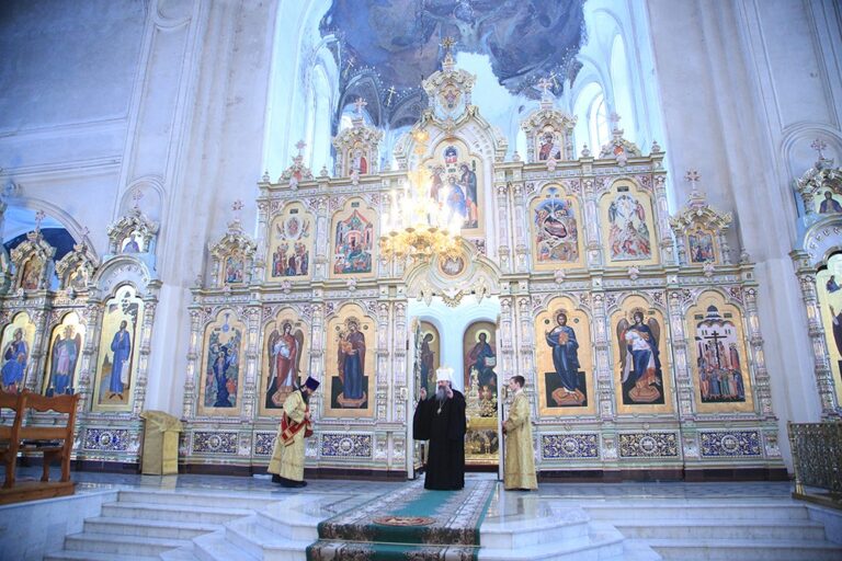 Митрополит Кирилл совершил Божественную литургию в Свято-Николаевском Верхотурском мужском монастыре