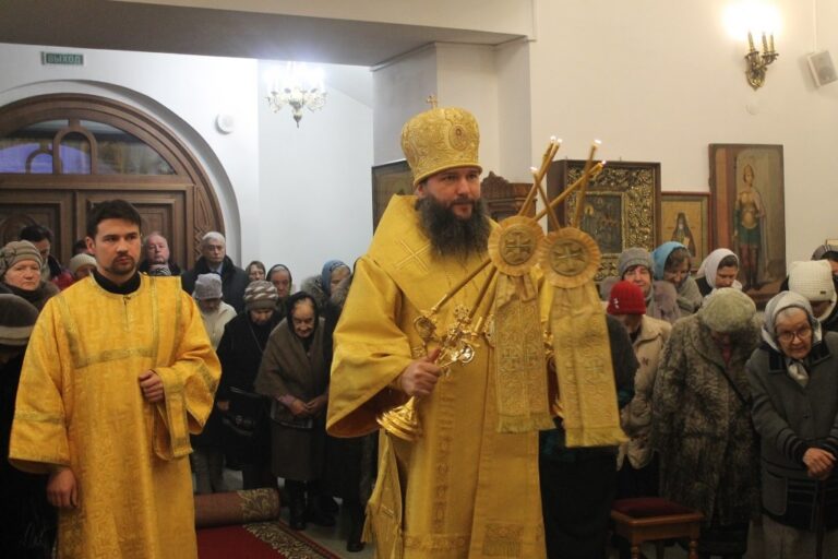 Священнослужители Ревдинского благочиния благословили кадетов, принявших присягу