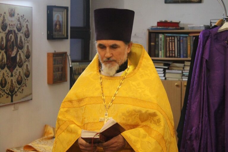 Священнослужители Ревдинского благочиния благословили кадетов, принявших присягу