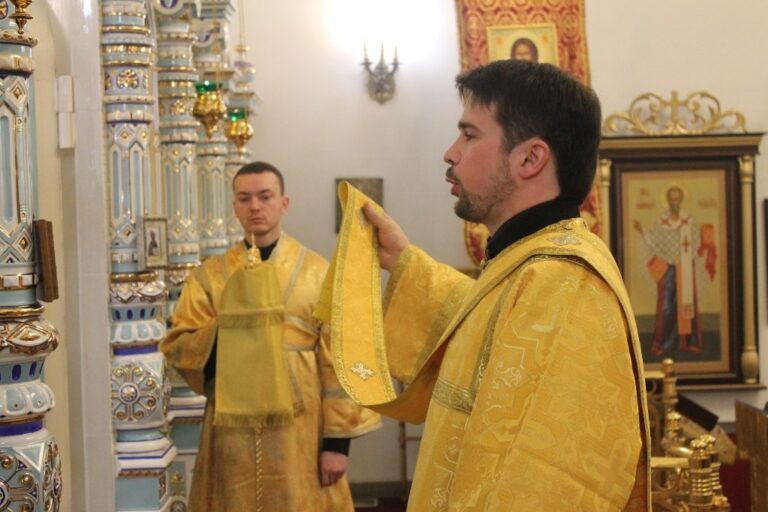 Священнослужители Ревдинского благочиния благословили кадетов, принявших присягу