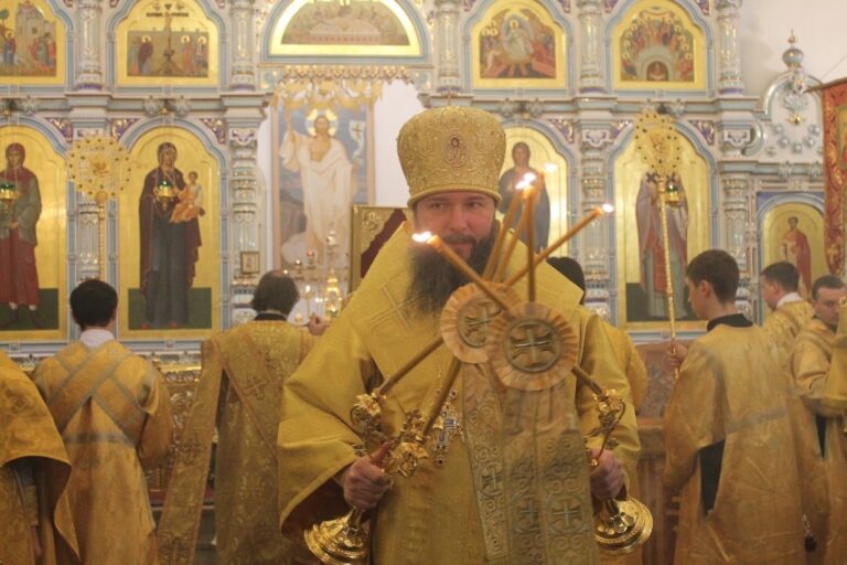 Священнослужители Ревдинского благочиния благословили кадетов, принявших присягу