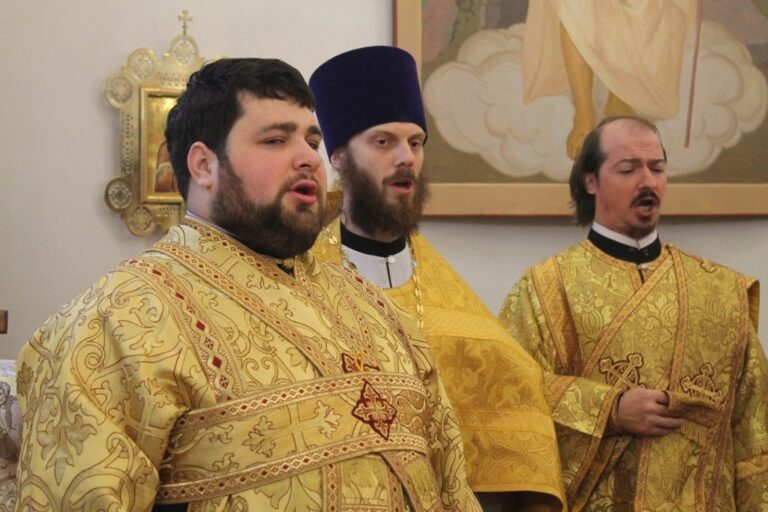 Священнослужители Ревдинского благочиния благословили кадетов, принявших присягу
