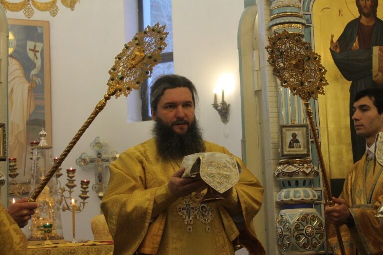 Священнослужители Ревдинского благочиния благословили кадетов, принявших присягу