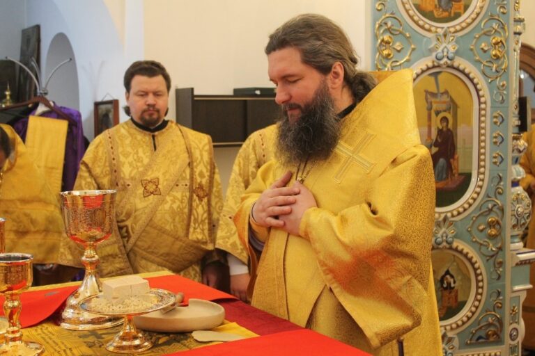 Священнослужители Ревдинского благочиния благословили кадетов, принявших присягу