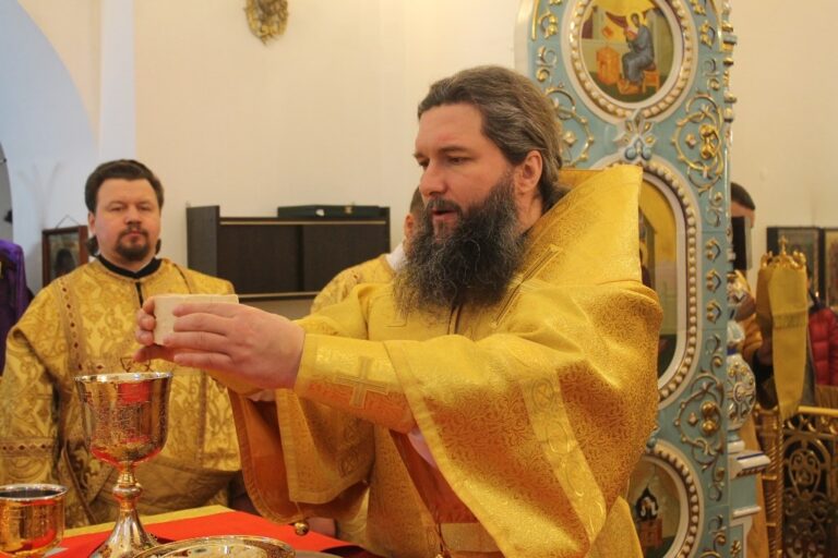 Священнослужители Ревдинского благочиния благословили кадетов, принявших присягу