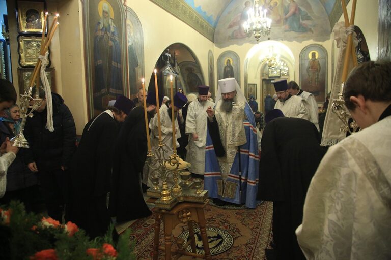 Митрополит Кирилл совершил Всенощное бдение в Иоанно-Предтеченском соборе