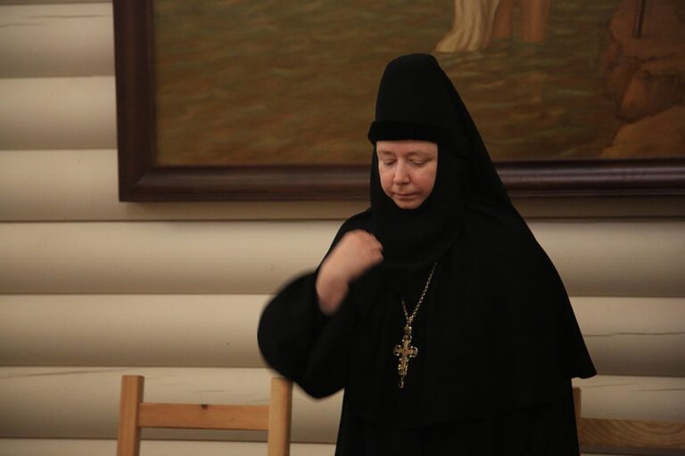 Митрополит Кирилл и епископ Виктор совершили Божественную литургию в мужском монастыре во имя Царственных страстотерпцев