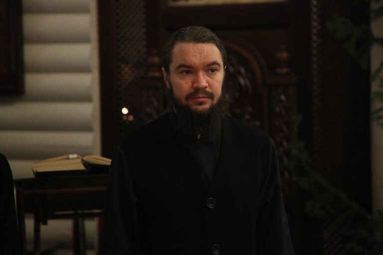 Митрополит Кирилл и епископ Виктор совершили Божественную литургию в мужском монастыре во имя Царственных страстотерпцев