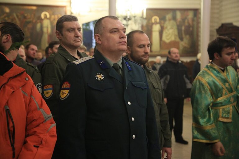Митрополит Кирилл и епископ Виктор совершили Божественную литургию в мужском монастыре во имя Царственных страстотерпцев