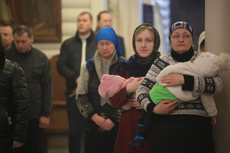 Митрополит Кирилл и епископ Виктор совершили Божественную литургию в мужском монастыре во имя Царственных страстотерпцев