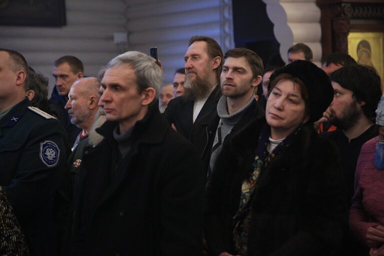 Митрополит Кирилл и епископ Виктор совершили Божественную литургию в мужском монастыре во имя Царственных страстотерпцев