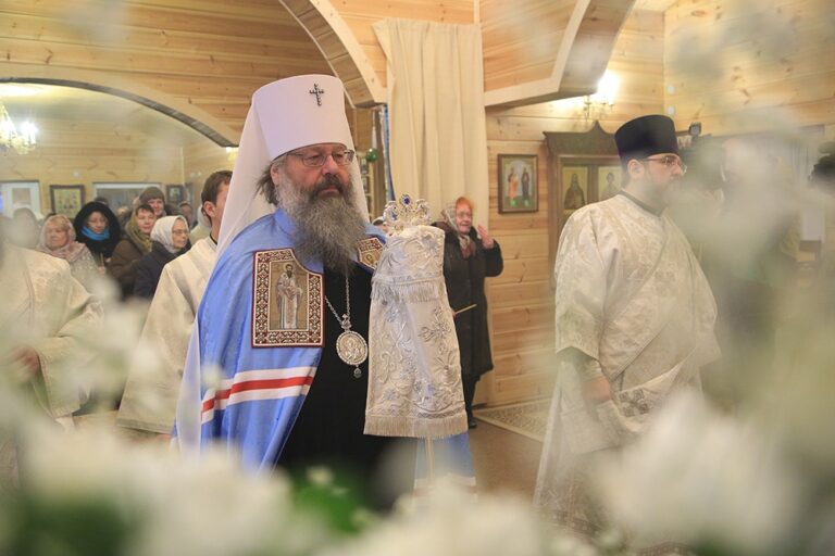 Митрополит Кирилл совершил Божественную литургию в Боголюбском женском монастыре