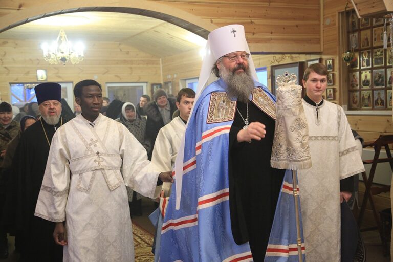 Митрополит Кирилл совершил Божественную литургию в Боголюбском женском монастыре
