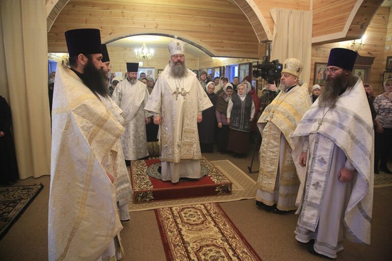 Митрополит Кирилл совершил Божественную литургию в Боголюбском женском монастыре