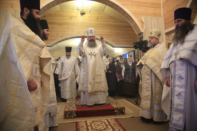 Митрополит Кирилл совершил Божественную литургию в Боголюбском женском монастыре