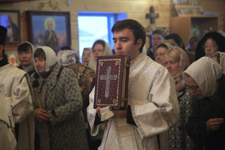 Митрополит Кирилл совершил Божественную литургию в Боголюбском женском монастыре