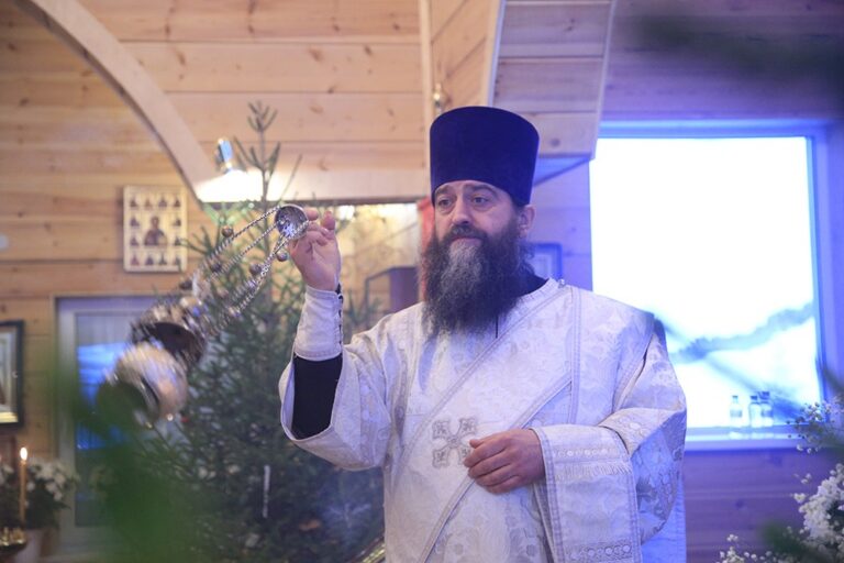 Митрополит Кирилл совершил Божественную литургию в Боголюбском женском монастыре