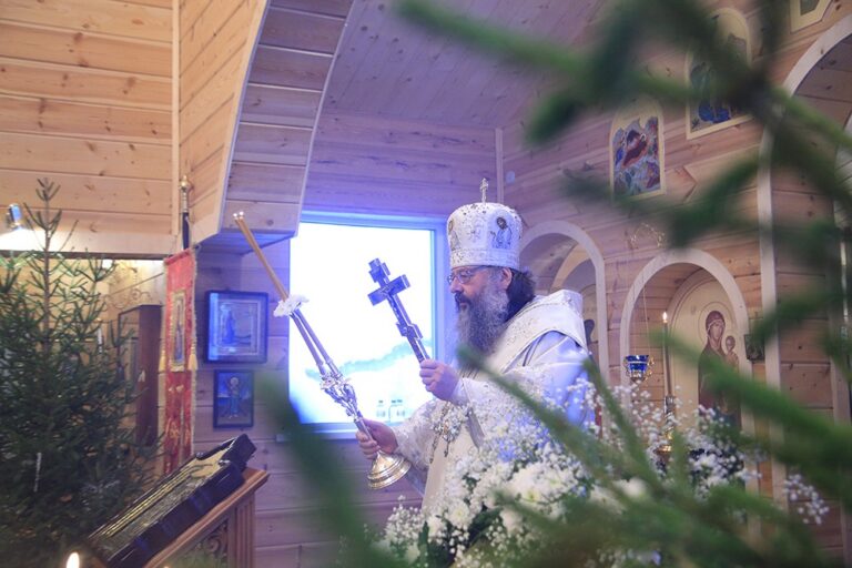 Митрополит Кирилл совершил Божественную литургию в Боголюбском женском монастыре