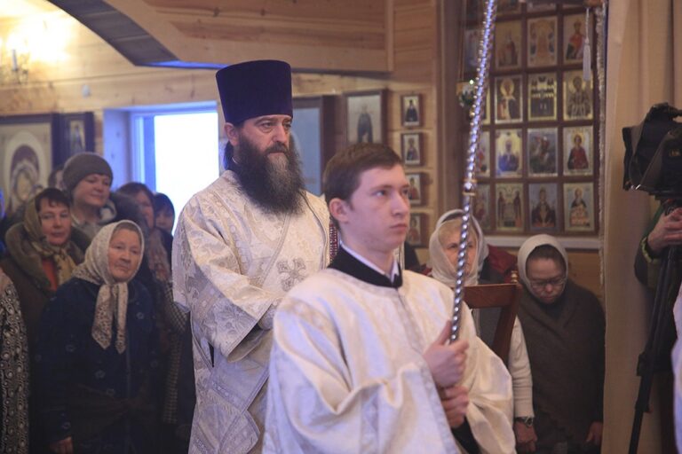 Митрополит Кирилл совершил Божественную литургию в Боголюбском женском монастыре