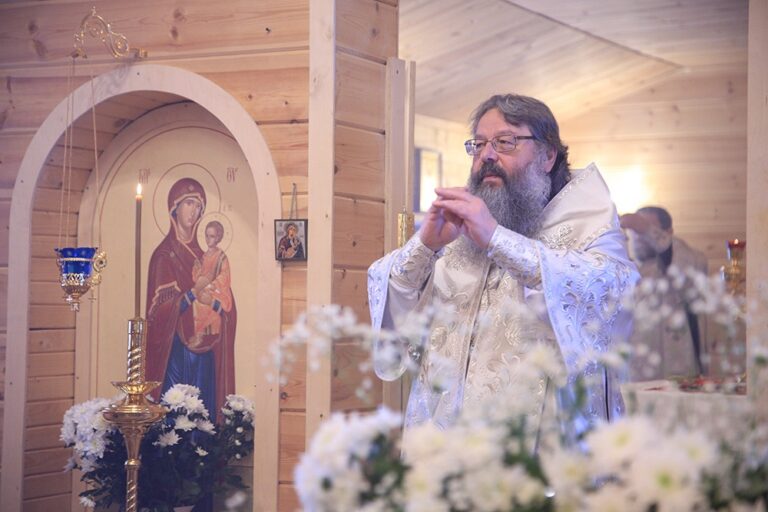 Митрополит Кирилл совершил Божественную литургию в Боголюбском женском монастыре