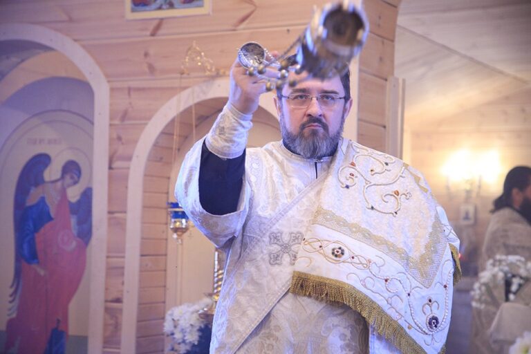 Митрополит Кирилл совершил Божественную литургию в Боголюбском женском монастыре