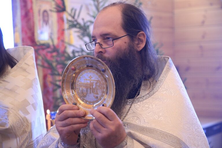 Митрополит Кирилл совершил Божественную литургию в Боголюбском женском монастыре