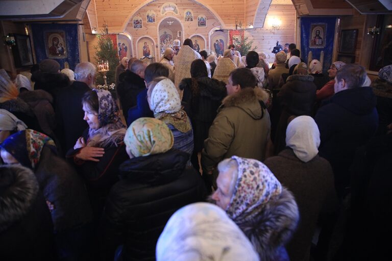 Митрополит Кирилл совершил Божественную литургию в Боголюбском женском монастыре