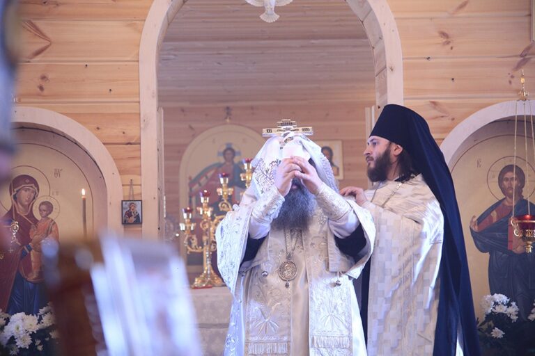 Митрополит Кирилл совершил Божественную литургию в Боголюбском женском монастыре