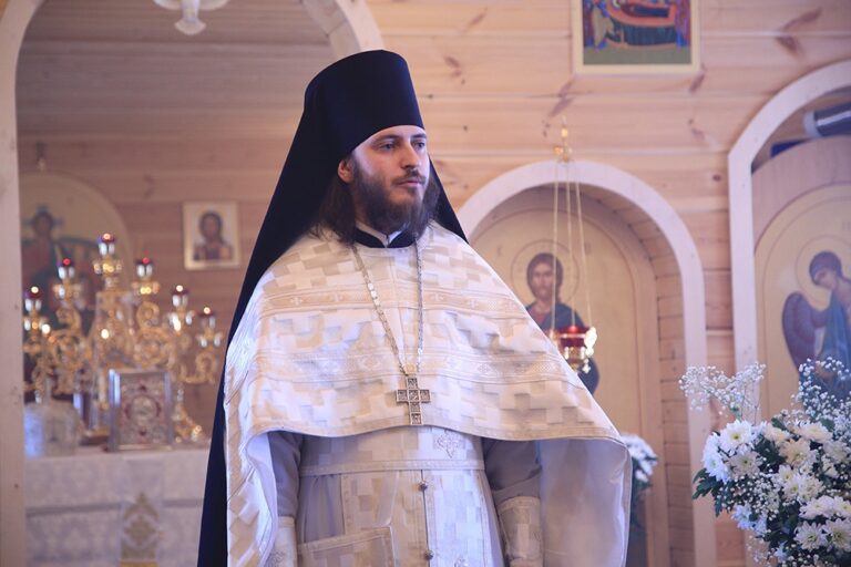 Митрополит Кирилл совершил Божественную литургию в Боголюбском женском монастыре