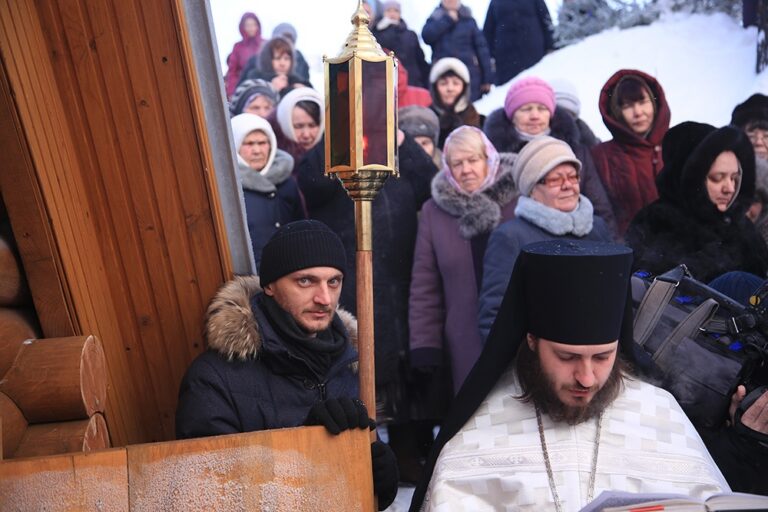 Митрополит Кирилл совершил Божественную литургию в Боголюбском женском монастыре