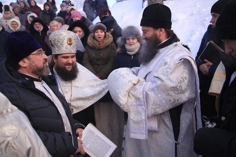 Митрополит Кирилл совершил Божественную литургию в Боголюбском женском монастыре