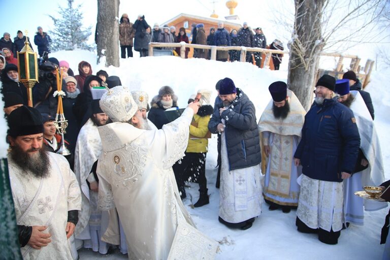 Митрополит Кирилл совершил Божественную литургию в Боголюбском женском монастыре