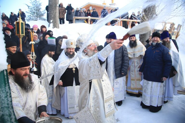 Митрополит Кирилл совершил Божественную литургию в Боголюбском женском монастыре