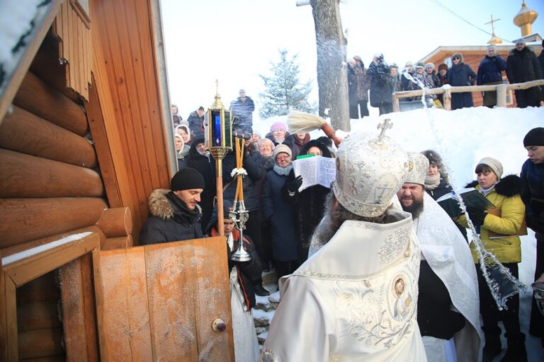 Митрополит Кирилл совершил Божественную литургию в Боголюбском женском монастыре