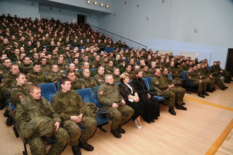 Сотрудники полиции и военнослужащие посетили Рождественские концерты