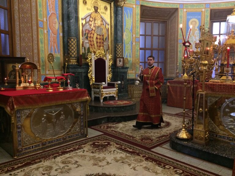 Епископ Евгений совершил Божественную литургию в Свято-Троицком кафедральном соборе